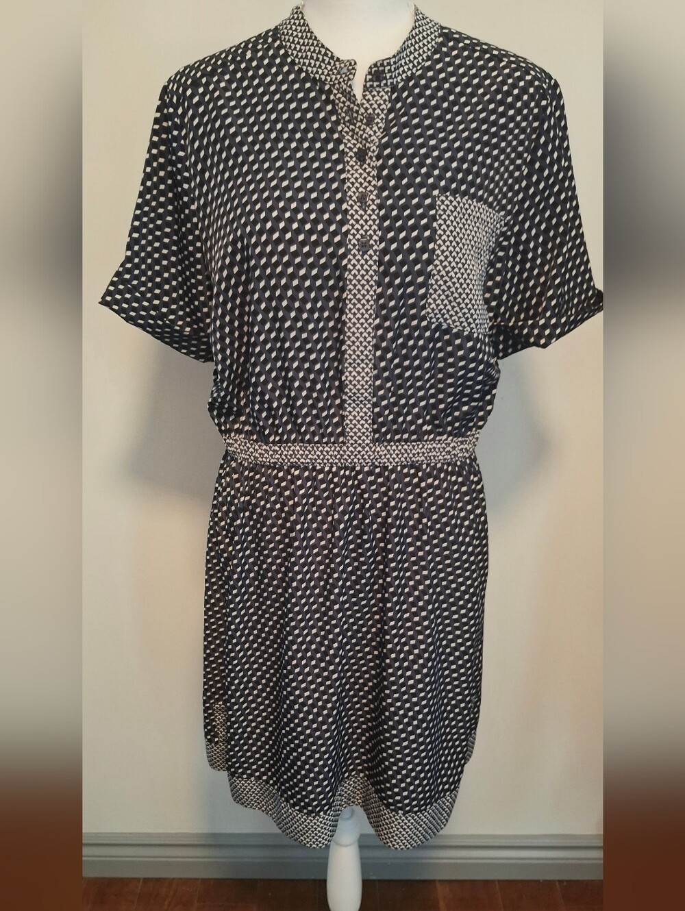 Summer Sweet Smart Set Geometric Print  Elasticized Waist Dress. Ladies L. NWOT.
